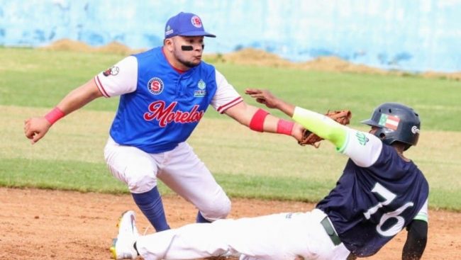 Zorros de Pacabtún vs. Azulejos de la Dolores Otero, 2o juego de la 1a serie, 4×2, serie para los Zorros, 3 del 271024 en la Morelos, Alejandro Rivero