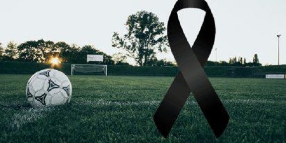 crespón de luto fútbol campo