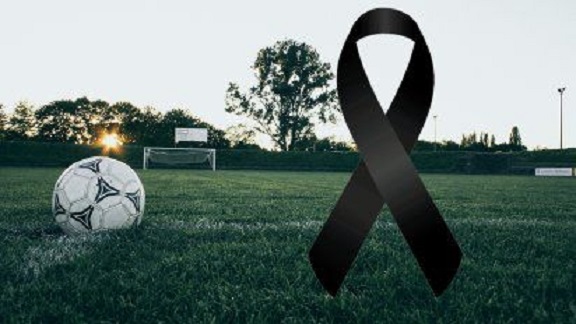 crespón de luto fútbol campo