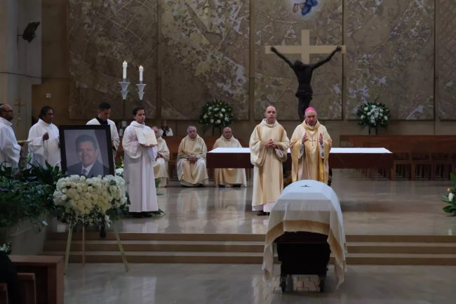 Fernando Valenzuela funeral 1 del 061124 en Catedral de Los Ángeles con arzobispo José H. Gómez