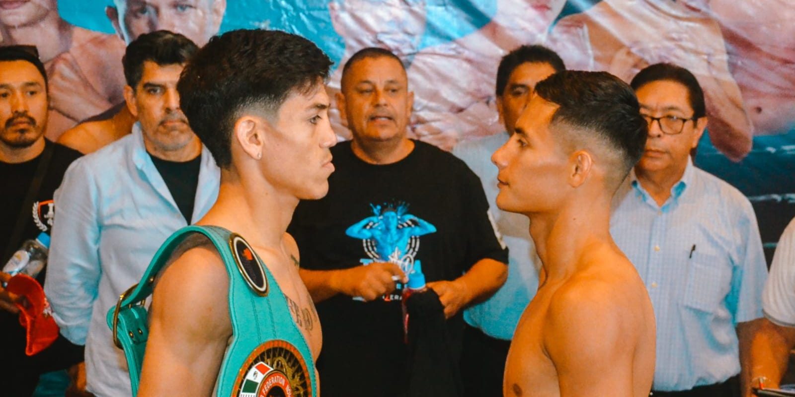 Hafit Talavera pesaje vs. José Azulito Ramírez, del 291124 en Ybis Galerías de Mérida, con Raúl Jiménez Ávila, Silverio Chamaco Ortiz y Rafael Soto