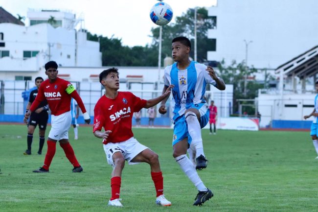 Inter de Playa del Carmen de azul y blanco vs. Tiburones de Progreso fecha 8 Liga de Tercera División, 3-1, 1 del 021124 en Playa del Carmen