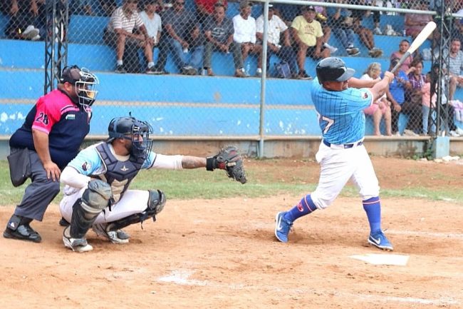 Senadores de la Morelos vs. Azulejos de la Dolores Otero, 5a semana, 1o de la serie 17×6, del 231124 en la Dolores Otero, Santiago González, llegó a cinco jonrones en el juego
