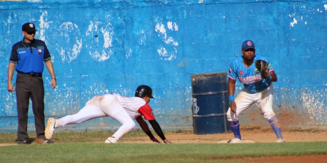 Senadores de la Morelos vs. Diablos de la Bojórquez, 4a semana, 1o de la serie, 5×4, 3 del 161124 en la Bojórquez