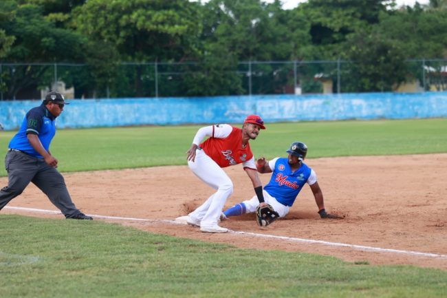 Senadores de la Morelos vs. Diablos de la Bojórquez, 4a semana, 2o de la serie, 5×2, 1 del 171124 en la Morelos