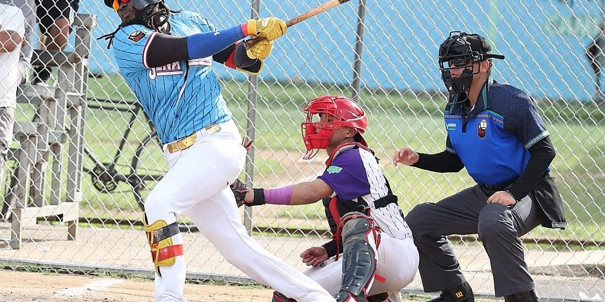 Senadores de la Morelos vs. Rockies de San José Tecoh, 3a semana, 1o de la serie, 15×5, del 091124 en San José Tecoh, Rafael Polo bateando