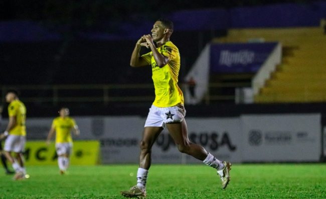 Venados de Yucatán vs. Leones Negros de la U. de G., fecha 15, torneo de apertura, Liga de Ascenso, 3-0, del 011124 en Mérida, Sleyther Lora, anotó dos goles