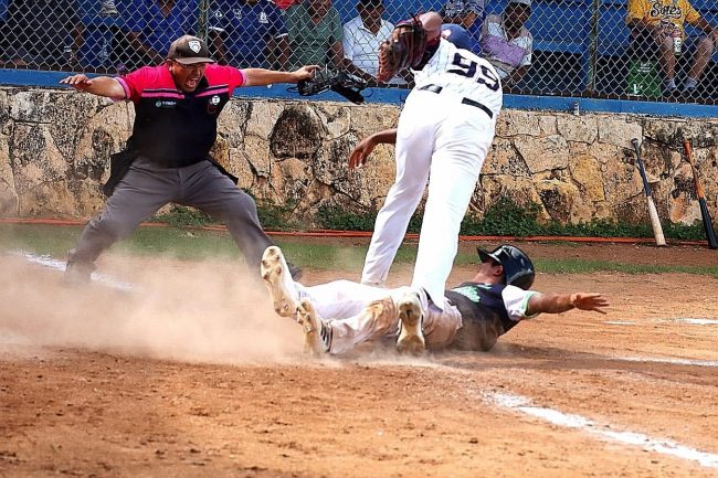 Venados de la Marista vs. Zorros de Pacabtún, 4a semana, 1o de la serie, 10×5, 3 del 161124 en Cordemex