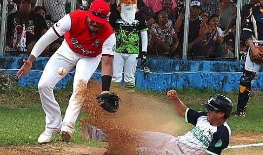 Zorros de Pacabtún vs. Diablos de la Bojórquez, 3a semana, 2o de la serie, serie empatada, 6×5, 2 del 101124 en Pacabtún