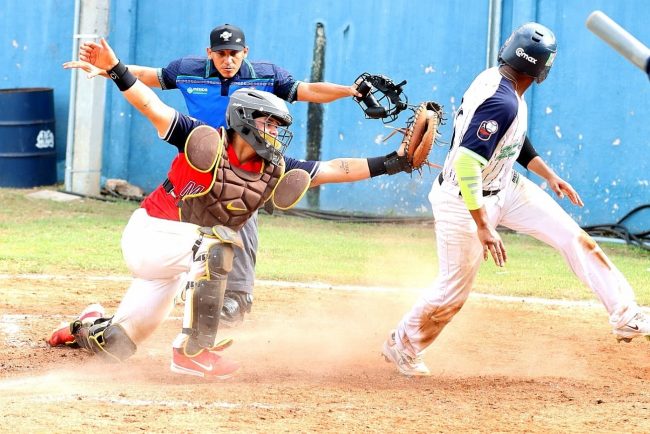 Zorros de Pacabtún vs. Universidad Marista, 4a semana, 2o de la serie, 9×2, serie empatada, 1 del 171124 en Pacabtún con Pedro Tun Lezama umpire