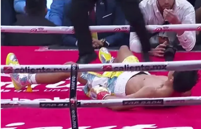 Bruno Surace vs. Jaime Munguía, gko 6 1 del 141224 en Tijuana, estadio de los Xolos