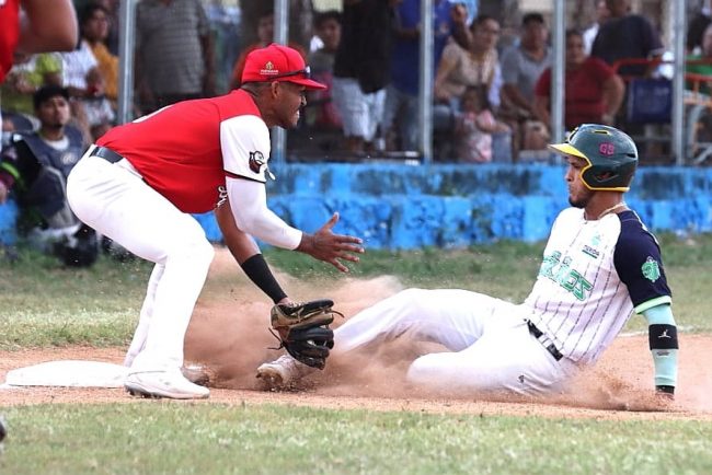 Diablos de la Bojórquez vs. Zorros de Pacabtún, 8a semana, 1o y único de la serie, 6×4, 1 del 151224 en Pacabtún