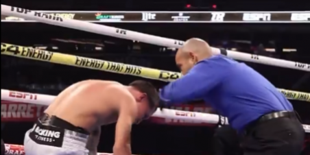 Emmanuel Vaquero Navarrete vs. Oscar Valdez II, gko 6 1 del 071224 en Phenix, retuvo cetro mundial súperpluma OMB con referi Raúl Caíz