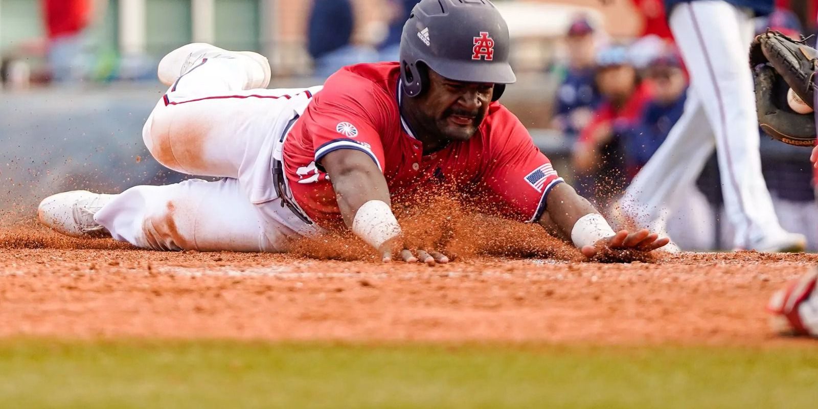 Miles Jamal Simington, contratado por los Leones de Yucatán, del 091224