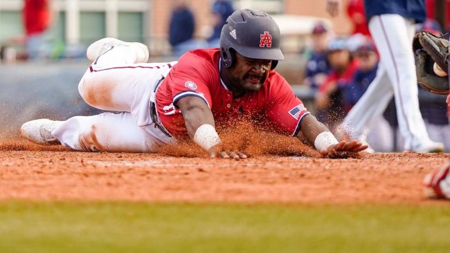 Miles Jamal Simington, contratado por los Leones de Yucatán, del 091224