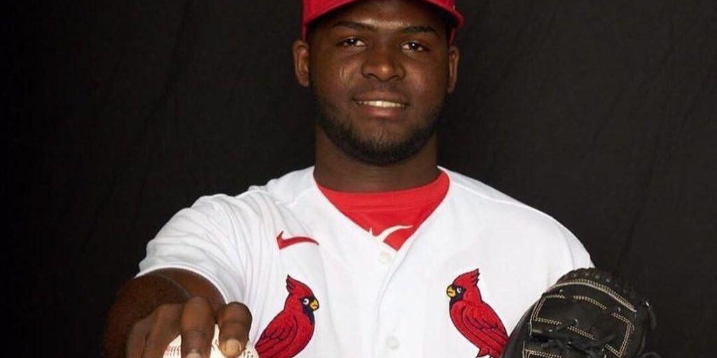 Ramón Santos, contratado por los Leones de Yucatán el 131224