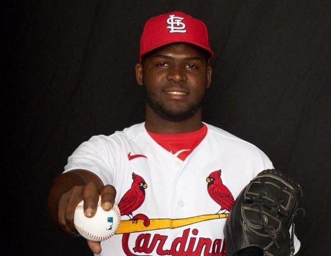 Ramón Santos, contratado por los Leones de Yucatán el 131224