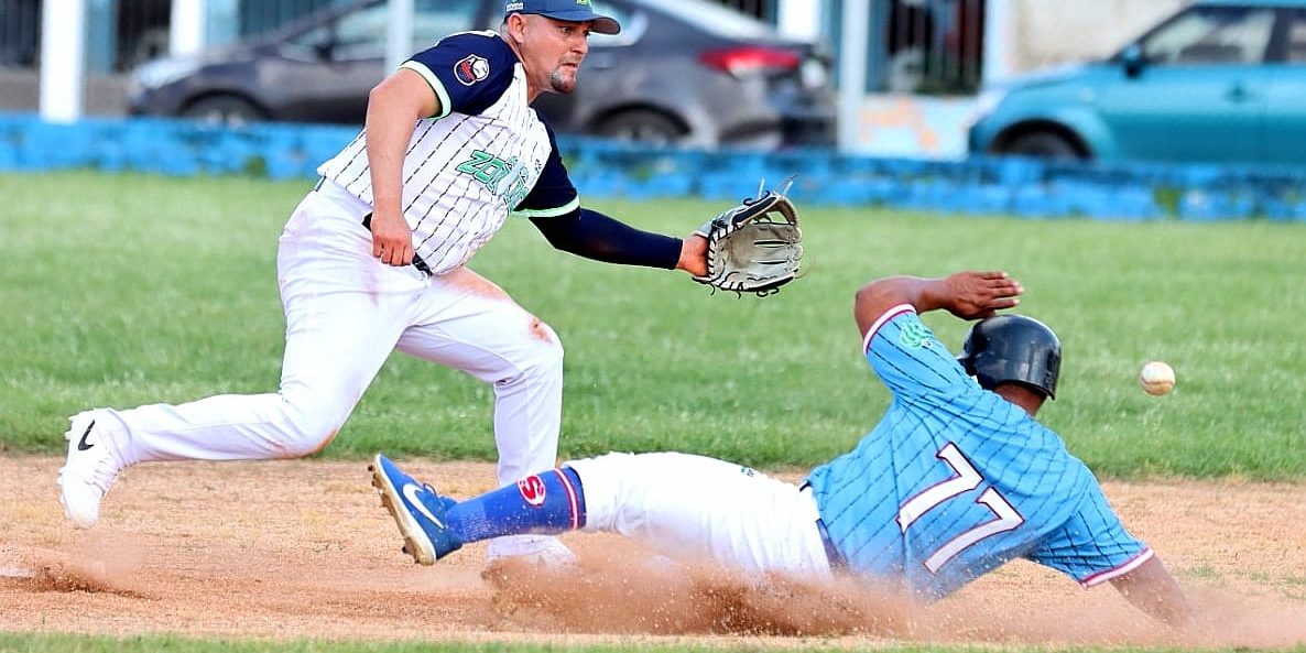 Senadores de la Morelos vs. Zorros de Pacabtún 6a semana, 1o de la serie, 10×4 del 301124 en Pacabtún, Alejandro Rivero