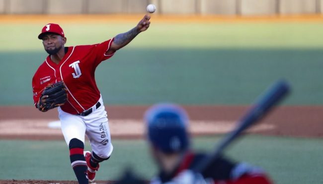 Yapson Gómez, relevista venezolano contratado por los Leones de Yucatán del 201224