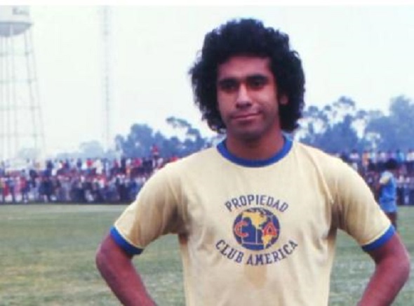 Cristóbal Ortega con uniforme del América
