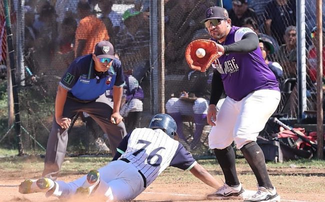 Zorros de Pacabtún vs. Rockies de San José Tecoh, 1er juego semifinal, 7×5, 3 del 180125 en Pacabtún, Julio Pérez