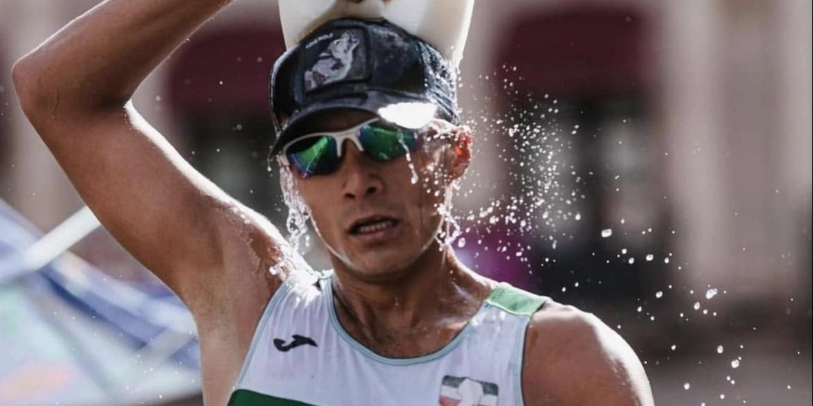 Éver Palma marcando 5 24 50 min en la milla de marcha indoor y superando la marca mudial de esa prueba en Nueva York, del 080225