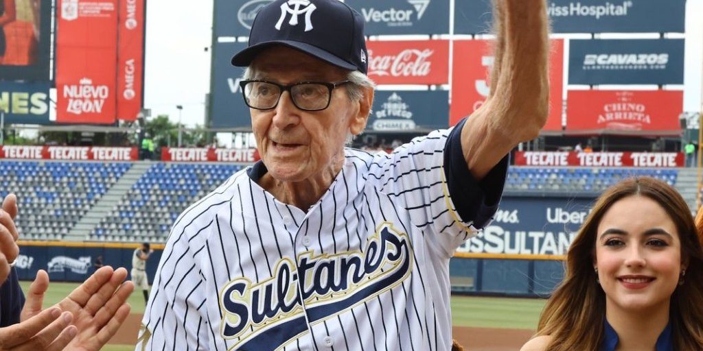 Felipe Clipper Montemayor, fallecido el 040225 en Monterrey, acompañado de preciosura, linda, chica península deportiva