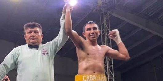 Javier Caballito Nic vencedor de Roque Tejón Mex gdu 10 del 010225 en Valladolid con réferi Rafael Mendoza