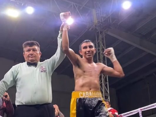 Javier Caballito Nic vencedor de Roque Tejón Mex gdu 10 del 010225 en Valladolid con réferi Rafael Mendoza