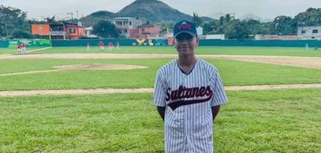 Leandro José Leyva, pítcher yucateco firmado por los Sultanes de Monterrey del 200225