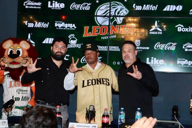 Ramón Santiago, presentación con los Leones de Yucatán, 1 del 190225 con erik Arellano y David Cárdenas Cortés en Like Restaurant