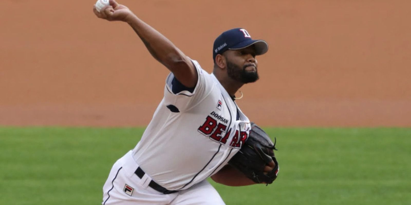 Raúl Alcántara, contratado por los Leones de Yucatán, del 150225