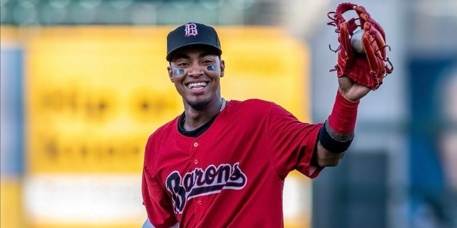 Yolbert Sánchez, contratado por los Leones de Yucatán, del 130225