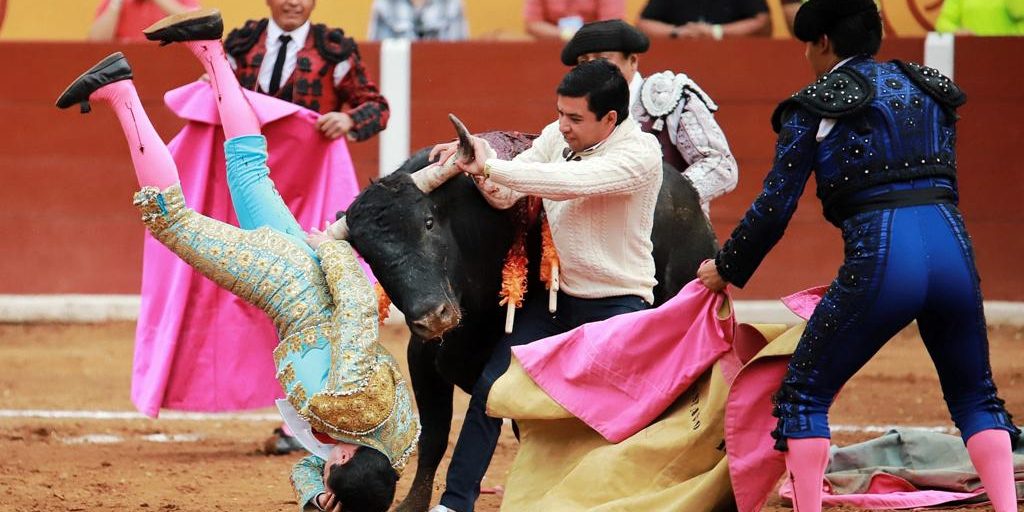 Emilio Macías, cornada en tlaxcala del 020325