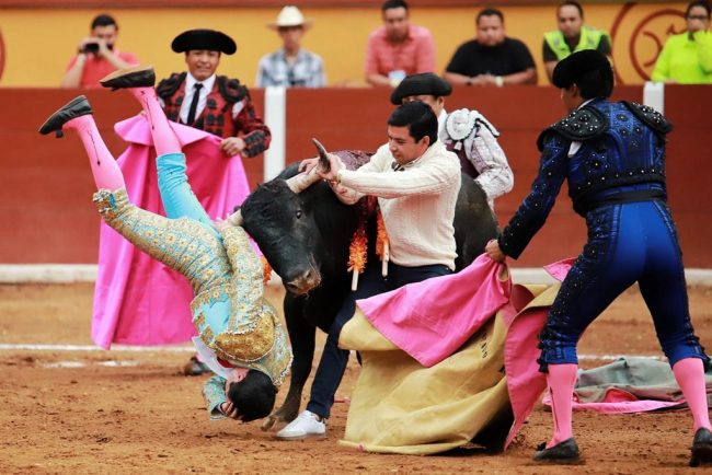 Emilio Macías, cornada en tlaxcala del 020325