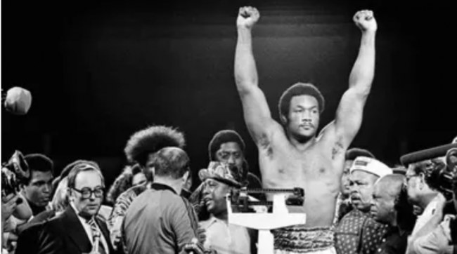 George Foreman en báscula