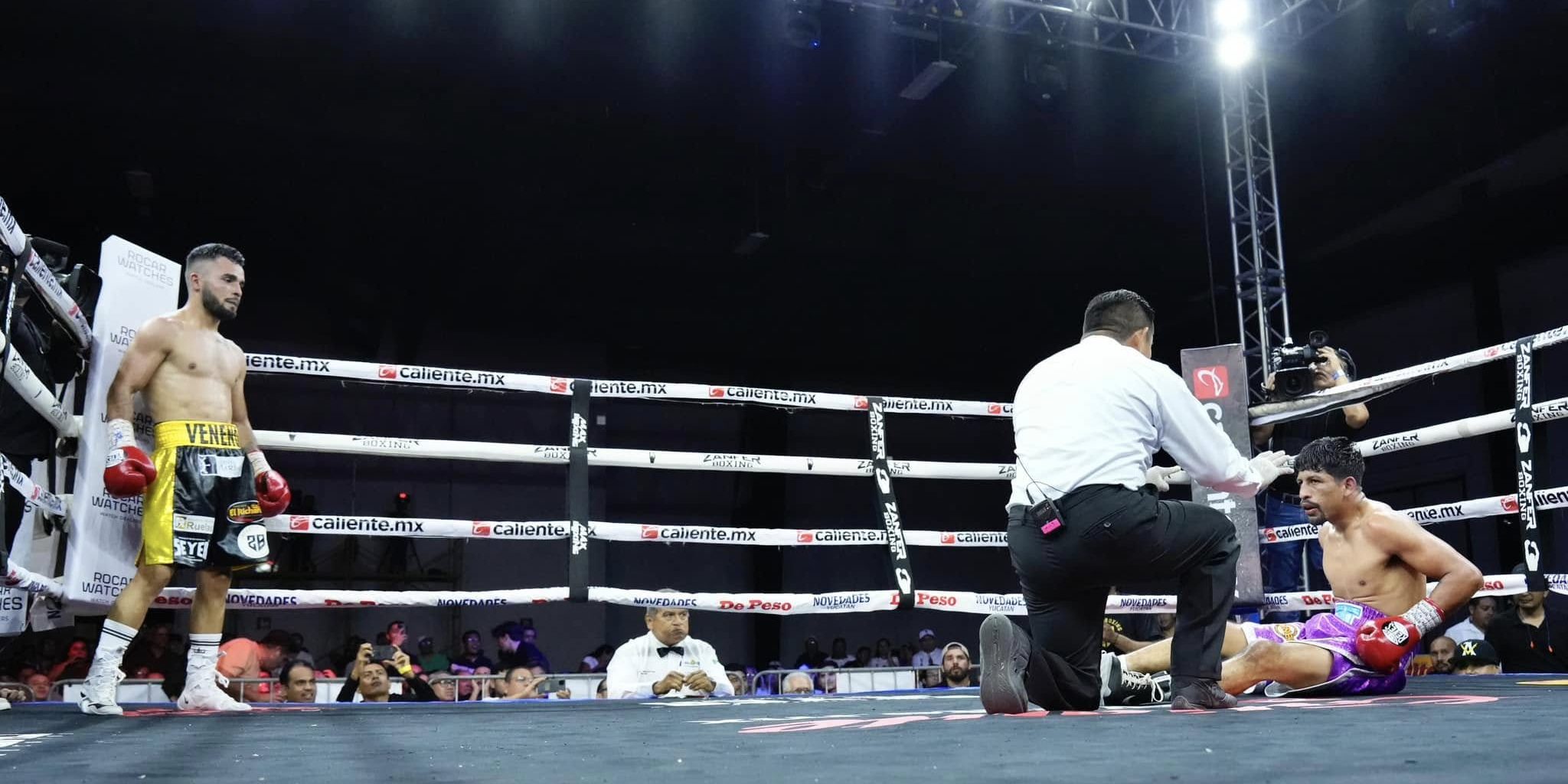 Jesús Venéno Aréchiga vs. Erick Terrible Robles gdu 10 del 080325 en Siglo XXI co réferi Manuel Dzib, Robles en la lona