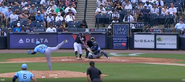 Manuel Bolón Rodríguez tirándole a Austin Wells, jonrón con uno a bordo, Yanquis y Tampa 3-3, pretemporada del 230325 en estadio George Stainbrener de Tampa