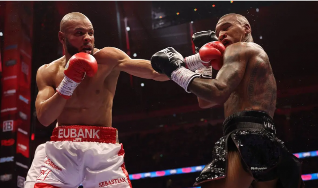 Chris Eubank jr. vs. Connor Benn, gdu 12 del 260435 en Tottenham, 3a pelea entre ambas familias, no título de por medio, pelea estrella 1a función promovida por Ring Magazine