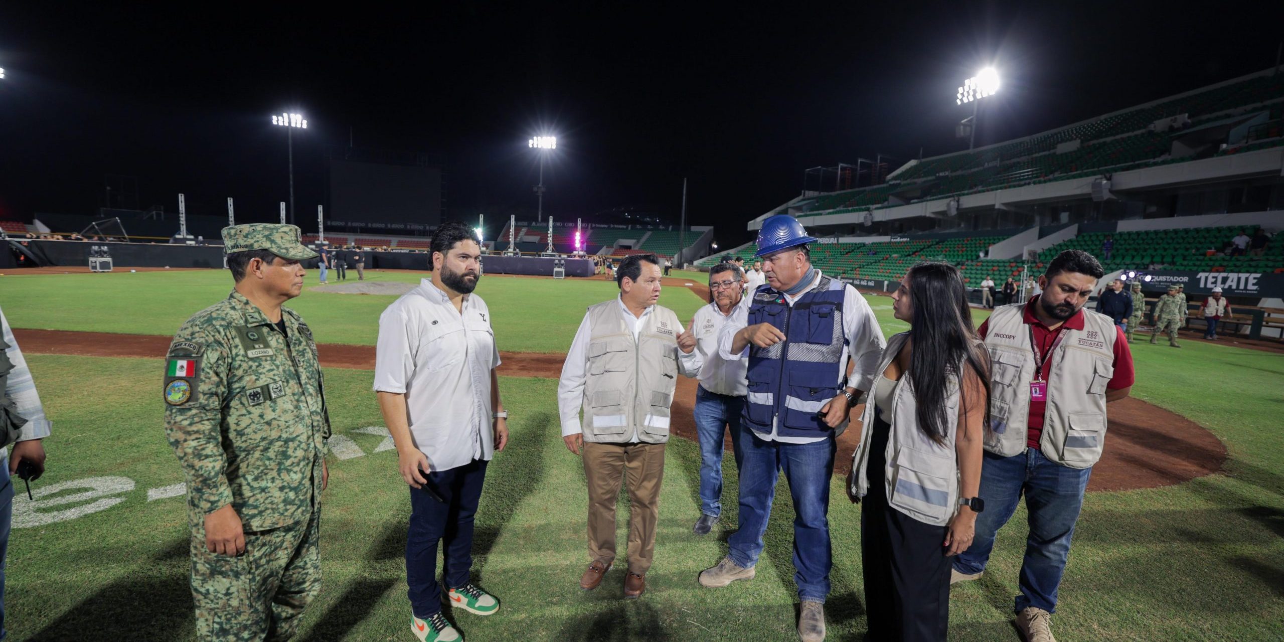 Joaquín Díaz Mena, Alaine López Briceño, Erik Arellano Hernández y militar Herminio Jiménez Velázquez supervisión remozamiento parque Kukulcán, del 230425, 2 días antes reinauguración