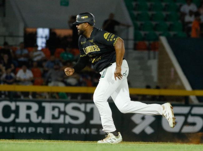 Leones de Yucatán vs. Bravos de León, 9o juego, 3o de la serie, barrida en favor de los Leones, 3×1, 1 del 270425 en Mérida, 1a barrida 2025m Art Charles