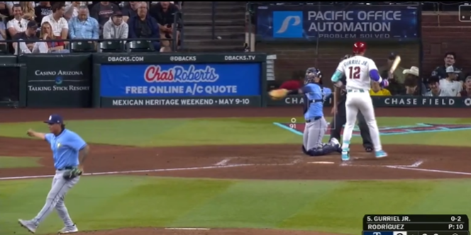 Manuel Bolón Rodríguez vs. Lourdes Gurriel jr. lo ponchó 2o out, 6o inning vs. Arizona, del 240425 en Phoenix, Rays 7×5 a Cascabeles, colgó el cero en tres hombres