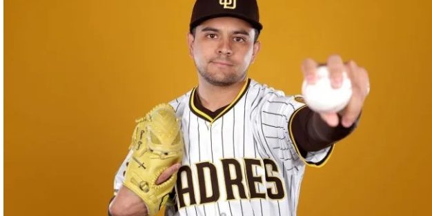 Omar Cruz, debut en las Ligas Mayores 1 del 020425 en San Diego, Padres vs. Guardianes de Cleveland 7×0, lanzó la 9a.jpg