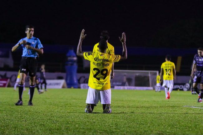 Venados de Yucatán vs. Mineros de Zacatecas, 4os de final, juego de ida, 2-0, del 240425 en Mérida, Sleyther Lora