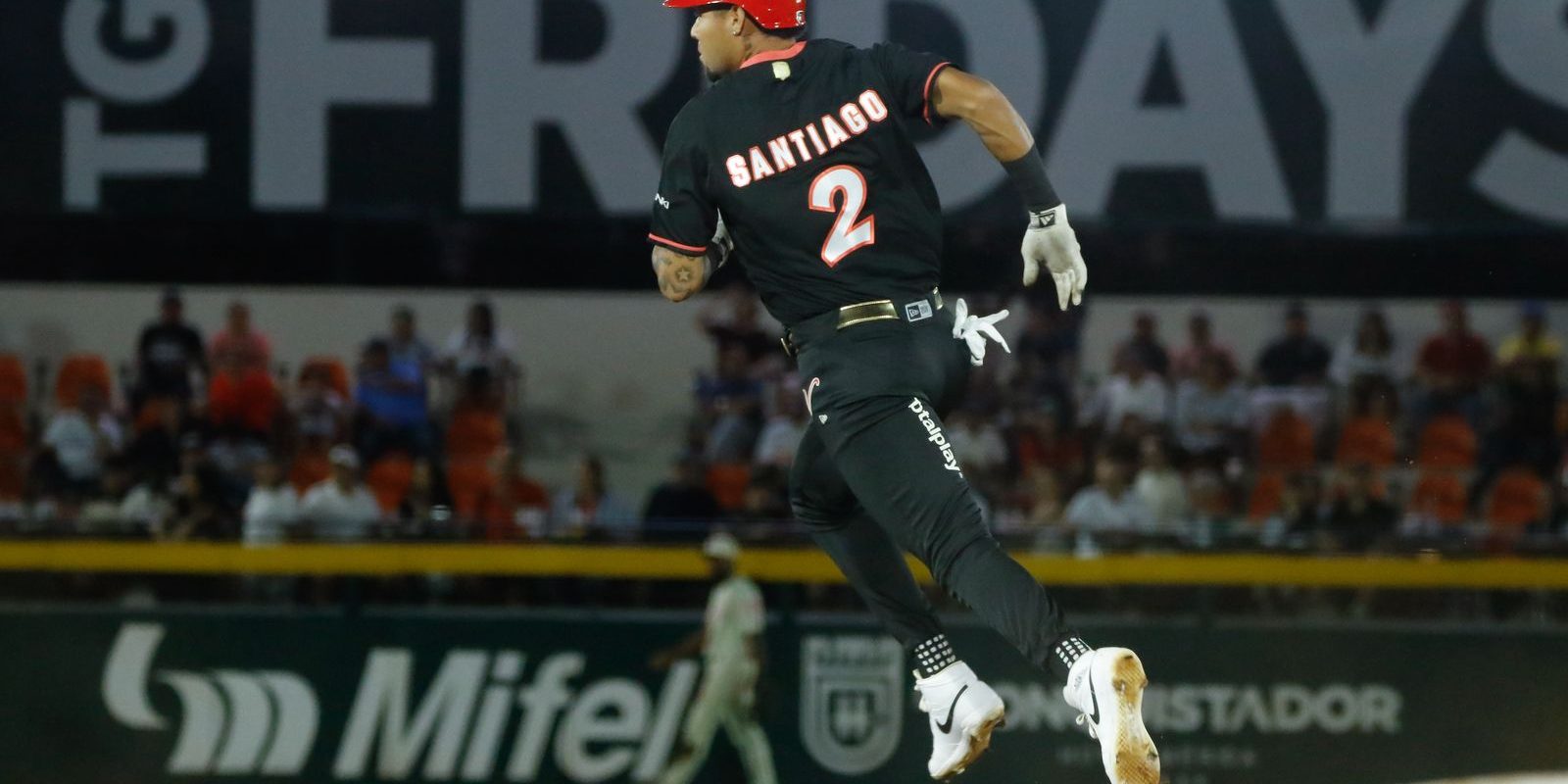 Águila de Veracruz vs. Leones de Yucatán, 3o de la serie, serie para los Leones, 8×2, 1 del 110525 en Mérida, Carlos Santiago