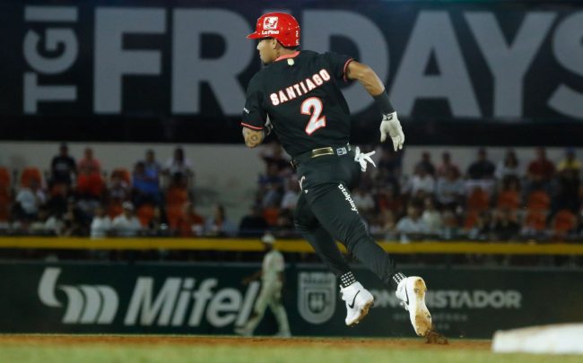 Águila de Veracruz vs. Leones de Yucatán, 3o de la serie, serie para los Leones, 8×2, 1 del 110525 en Mérida, Carlos Santiago