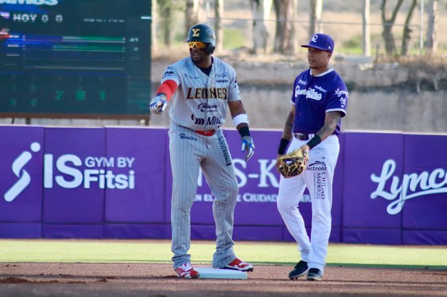 Conspiradores de Querétaro vs. Leones de Yucatán, juego 14, 2o de la serie, serie para Querétaro 13×12, del 030525 en Querétaro, Yadir Drake con Yairo Muñoz