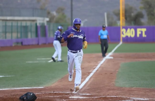Conspiradores de Querétaro vs. Leones de Yucatán, juego 15, 3o de la serie, barrida en favor de Querétaro, 8×5, del 040525 en Querétaro
