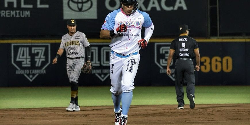 Guerreros de Oaxaca vs. Leones de Yucatán, juego 17, 2o de la serie, serie empatada, 14×5, 11 del 070525 en Oaxaca, Reynaldo Rodríguez con Edwin García