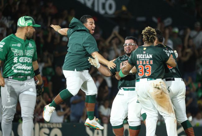 Leones de Yucatán vs. Olmecas de tabasco, juego 32, 2o de la serie, serie empatada 10×9, en el décimo inning, del 240525 en Mérida, Luis Felie epón Juárez, doblete del triunfo